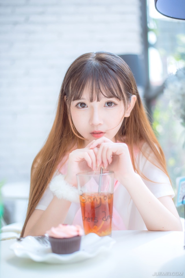 朋友之间很少谈论未来，但是未来他们往往还在一起；恋人之间总是在谈论未来，但往往没有未来。